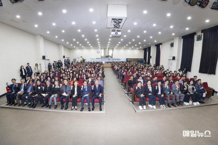윤환 계양구청장, 2024년 하반기 동방문 ‘생생계양통! 윤환이 답한다!’ 성황리에 마쳐 ⓒ 계양구 1107 윤환 계양구청장, 2024년 하반기 동방문 ‘생생계양통! 윤환이 답한다!’ 성황리에 마쳐 (2)0.jpg