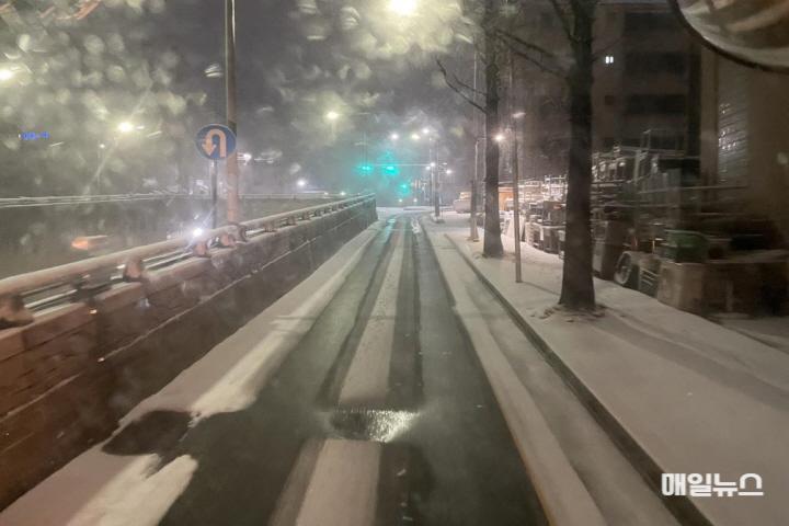 미추홀구 문학지하차도 측도 자동제설장치(도로열선시스템) ⓒ 인천시 미추홀구 문학지하차도 측도 자동제설장치(도로열선시스템)0.jpg