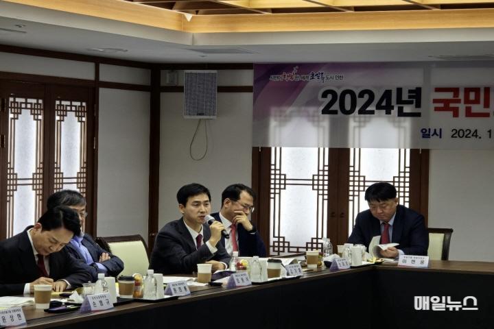 사진자료1_김기흥 당협위원장, 송도 광역버스 배차 문제 해결 강력 촉구, 인천시 18일부터 전세버스 8대 투입0.jpg