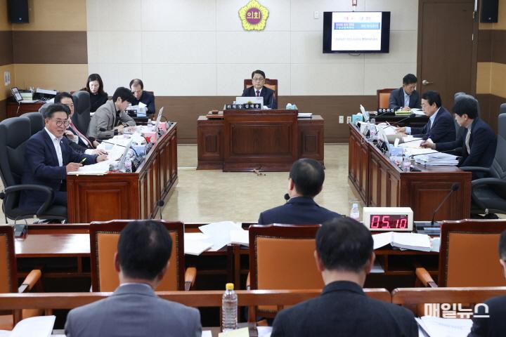 인천시의회, 인천도시공사 행감서 미단시티와 동인천역 개발사업 철저 촉구 ⓒ 인천시의회 IMG_0522 (1)0.jpg