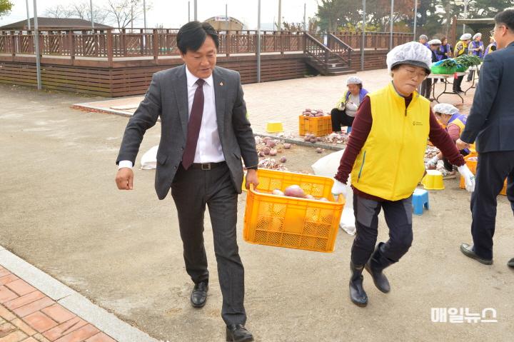 여성댠체협의회 김치나눔행사 (3)0.JPG