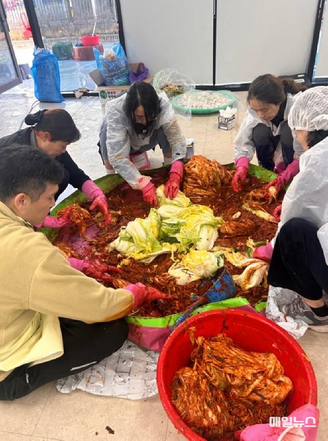 12검단신도시 아라플로깅 마을공동체와 아라동지역사회보장협의체가 함께하는 김치나눔(2)0.jpg