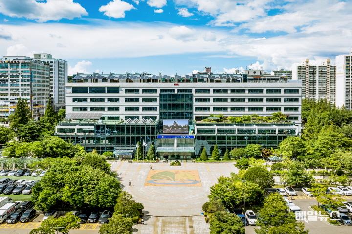 계양구, 11월 27일부터 온라인 민원창구 ‘국민신문고’로 통합 운영 ⓒ 계양구 (신버전)계양구청 청사 전경 (1)0.jpg