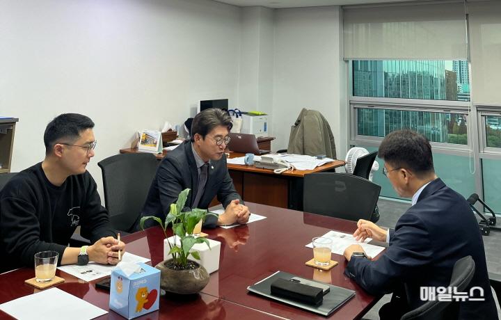 노종면 의원, 부개·일신 뉴빌리지 사업 선정 위해 국토부와 면담 ⓒ 노종면 의원실 241127_노종면의원_국토부1차관_면담0.jpg