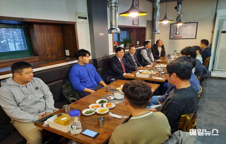 박용철 강화군수, 청년농업인과 조찬 간담회 ⓒ 강화군 청년농업인 조찬 간담회 (2)0.jpg