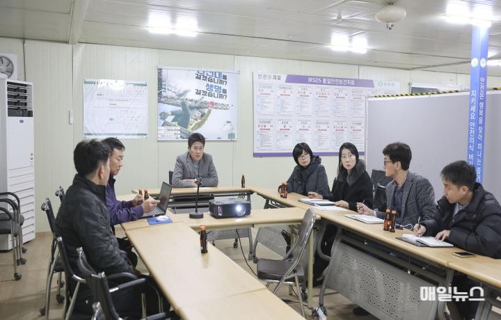 김정헌 구청장, 내년 2월 준공 예정 ‘영종복합문화센터’ 현장 점검 ⓒ 중구청 1-2 보도사진 (중구청장 영종복합문화센터 현장 점검)0.JPG