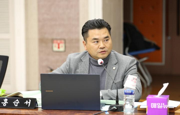 “신설 검단구 도로 및 건축물 이름, 한글로 만든다!” ⓒ 인천 서구의회 2024-12-02 보도자료(홍순서의원, 검단구 도로 지명 한글로 만든다).0.JPG
