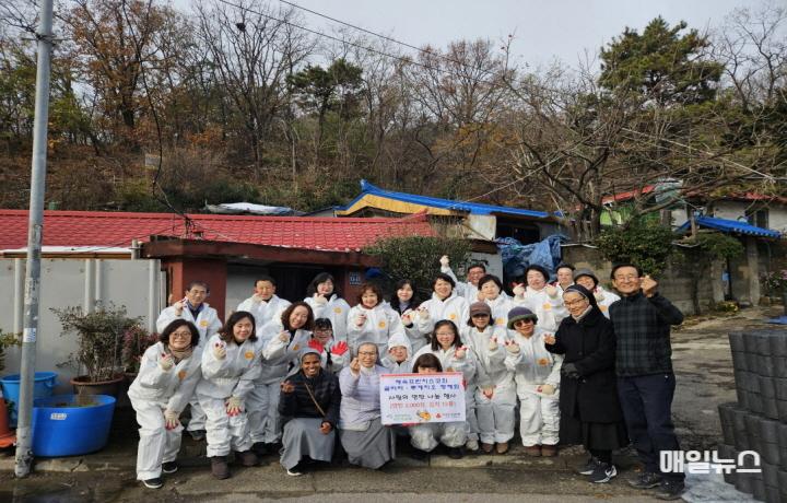 3재속프란치스코회 글라라·루케치오형제회, 석남3동에 연탄 2,000장, 김치 15박스 전달(1)0.jpg