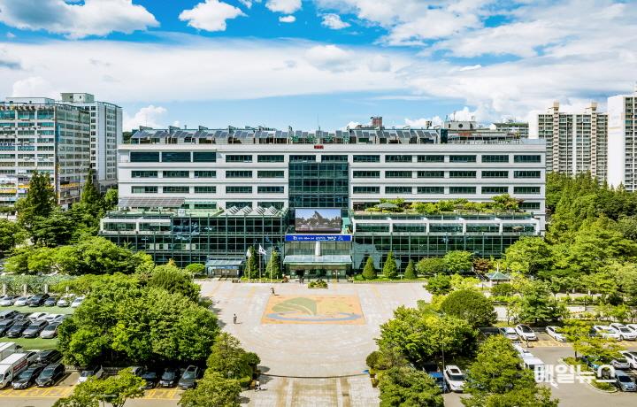 계양구, 2025년 노인일자리사업 참여자 모집 ⓒ 계양구 (신버전)계양구청 청사 전경 (1)0.jpg