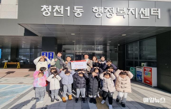 청천1동, 경희대 어린이집과 경희대 퍼스트클래스국가대표 태권도로부터 이웃돕기 성금 전달 받아 ⓒ 부평구 3. 청천1동, 경희대 어린이집과 경희대 퍼스트클래스국가대표 태권도로부터 이웃돕기 성금 전달 받아0.jpg