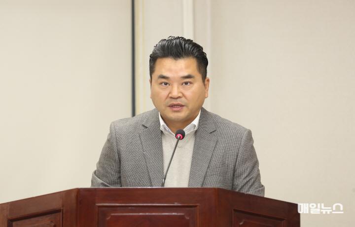 “인천 서구, 공동주택 관리 종사자 인권 더욱 두껍게 보호한다” ⓒ 인천 서구의회 2024-12-03 보도자료(홍순서의원, 아파트 관리 종사자 인권 보호 위한 조례안 대표발의)0.jpg