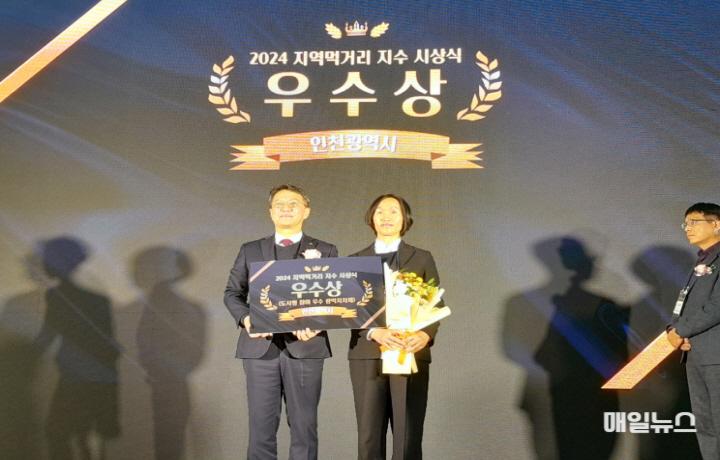 (왼쪽) aT 김형묵 유통이사, (오른쪽) 김정회 인천시 농축산과장0.jpg