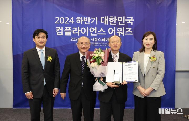 인천공항공사, 대한민국 컴플라이언스 어워즈 대상 수상 ⓒ 인천국제공항공사 별첨_대한민국 컴플라이언스 어워즈 수상 사진0.jpg