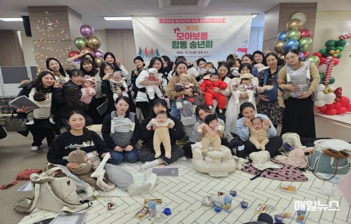 인천 중구, 제2회 모아보동 합동 송년회 개최 ⓒ 중구청 3-4 보도사진 (제2회 모아보동 합동송년회-단체)0.jpg