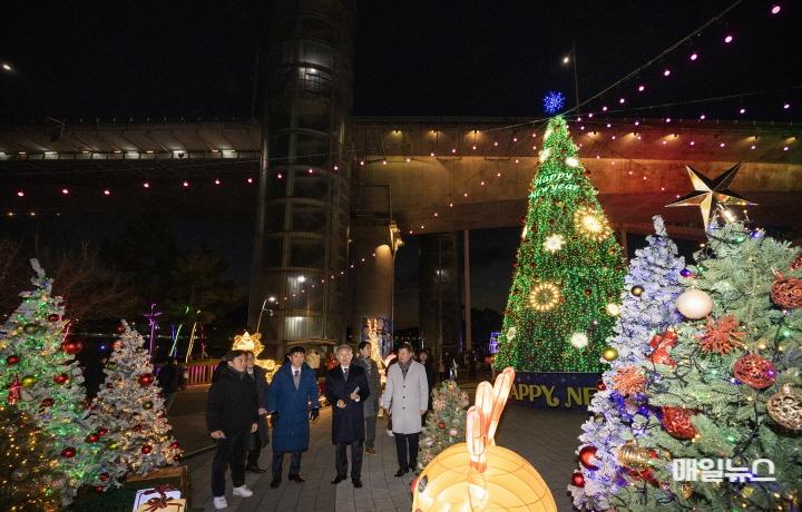 계양구, ‘계양아라온 트리마을’ 조성 연말연시를 계양아라온과 함께 ⓒ 계양구 1210 계양구, ‘계양아라온 트리마을’ 조성(8)0.jpg