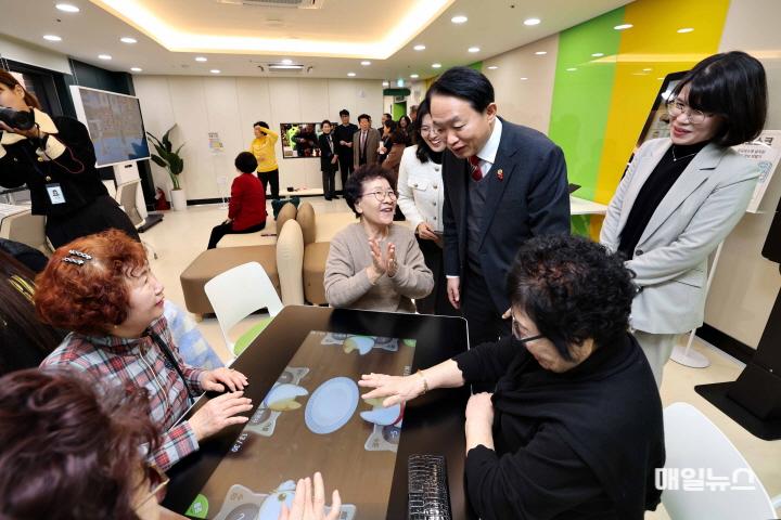 인천 동구, 송현노인복지관 개보수공사 준공식 개최 ⓒ 동구청 (2)인천 동구_송현노인복지관 개보수공사 준공식 개최30.jpg