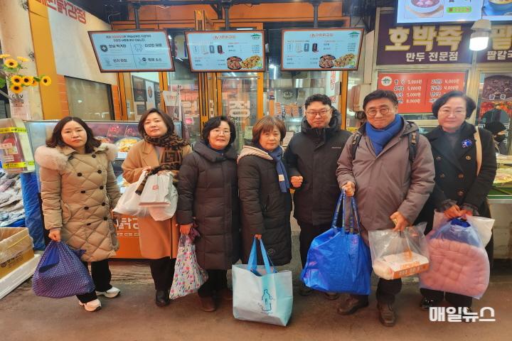 더불어민주당 인천광역시당, 「지역경제 활성화를 위한 소비촉진」캠페인 실시 ⓒ 더불어민주당 인천시당 KakaoTalk_20241219_145604871_0201.jpg