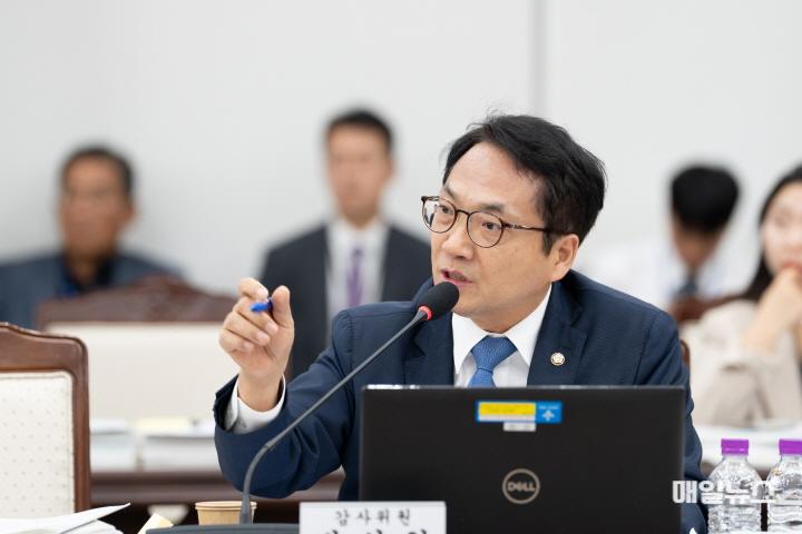 더불어민주당 박선원(부평(을)/국방위원회) 의원, 첫 국정감사 우수의원 선정! ⓒ 박선원 의원실 241008_국정감사_박선원01.JPG