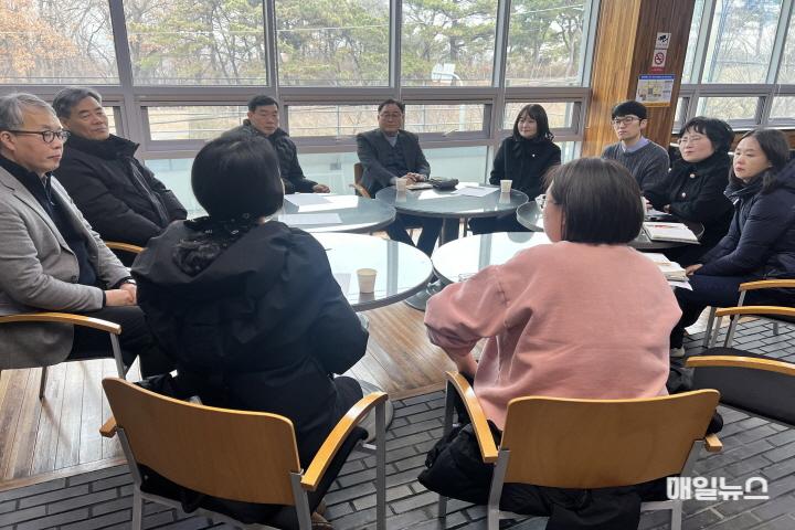 인천 서구의회 김원진, 김춘수 의원 ‘경서동 주민 공간 활성화를 위한 의견 청취 간담회’ 주재 ⓒ 인천 서구의회 2024-12-23 보도자료(경서동 주민 공간 활성화를 위한 의견 청취 간담회)_사진01.jpg