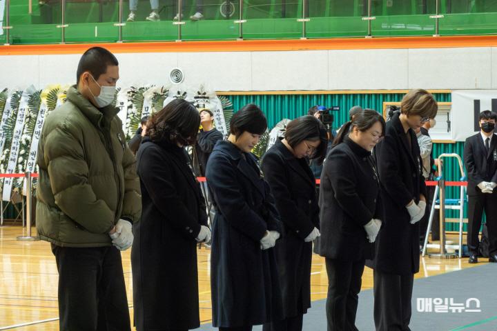 기본소득당 제주항공 여객기 참사 대책위, 합동분향소 조문 모습 ⓒ 기본소득당 사진2. 합동분향소 조문 기본소득당 제주항공 여객기 참사 대책위0101.jpg