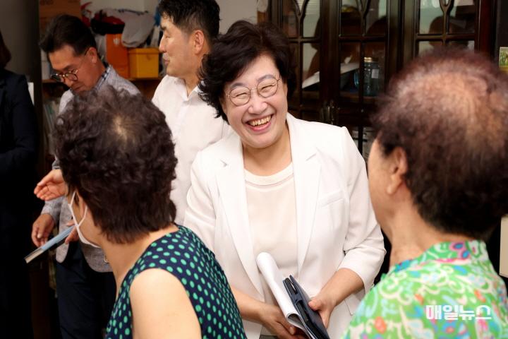 8월 13일 계산1동 서해그린아파트 경로당 방문 ⓒ 계양구의회 20240813 계산1동 서해그린아파트 경로당 방문 (10)01.jpg