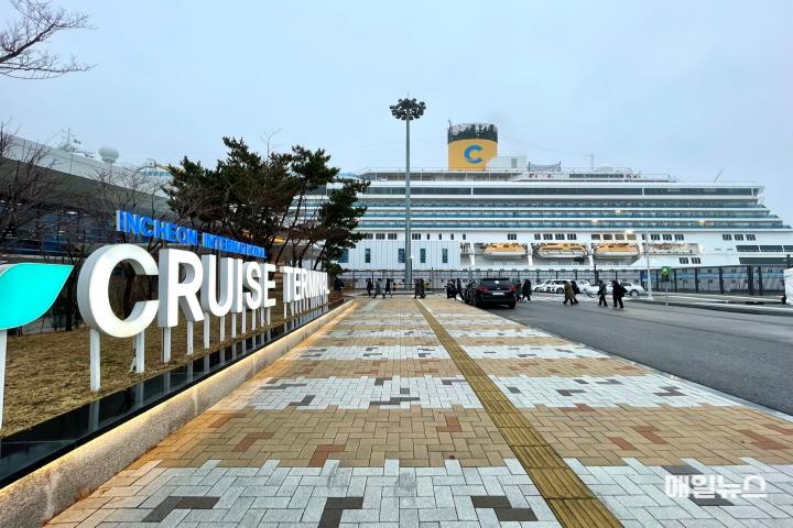 새해 첫 인천 모항 크루즈, 코스타 세레나호 출항 ⓒ 인천시 크루즈101.jpg