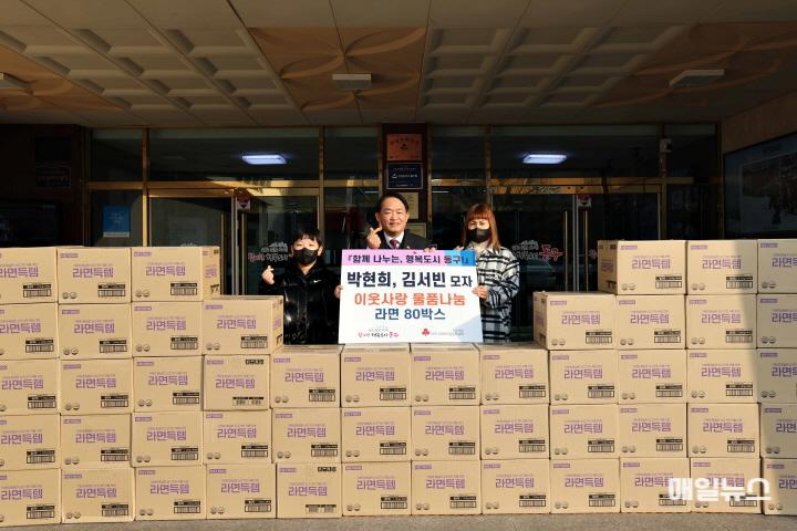 동구 동명초 김서빈 학생, 용돈 모아 라면 80상자 기부 ⓒ 동구청 (3)동구 동명초 김서빈 학생_용돈 모아 라면 80상자 기부101.jpg
