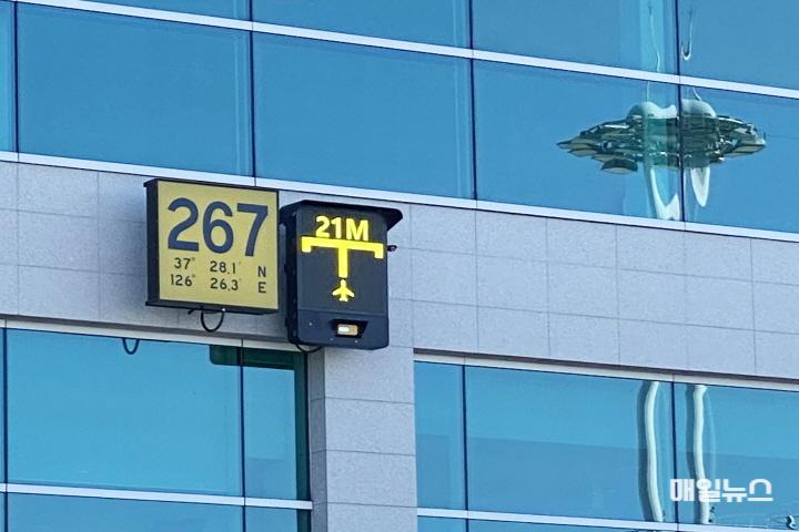 인천공항 국산 시각주기유도시스템 사진 ⓒ 인천국제공항공사 별첨_인천공항 국산 시각주기유도시스템 사진01.jpg