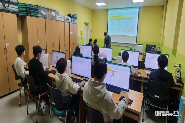 강화군 청소년문화의집, 청소년 자격증 취득 지원한다! ⓒ 강화군 강화군 청소년문화의집 청소년 자격증 취득 지원01.jpg