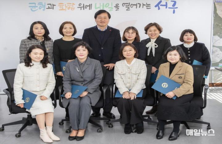 인천 서구, 국공립어린이집 9개소에 위탁증서 전달 ⓒ 서구청 3인천 서구, 국공립어린이집 9개소에 위탁증서 전달0.jpg