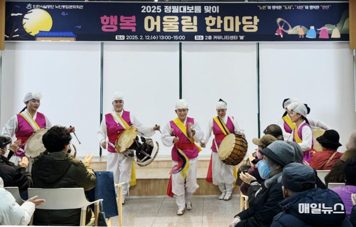 식전공연‘국악나눔예술단’ 풍물패 길놀이 행사 사진 ⓒ 인천시설공단 식전공연‘국악나눔예술단’ 풍물패 길놀이 행사 사진0.jpg