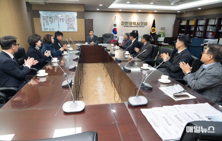 인천시의회 정해권 의장, ‘인화회’와 지역 발전 논의 ⓒ 인천시의회 250213_인화회_의회방문1103439620.jpg