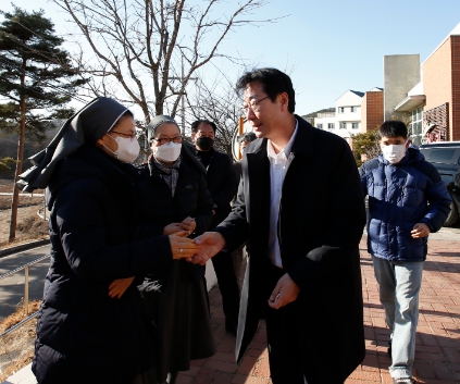 정명근 시장,설 명절 맞아 사회복지시설 방문