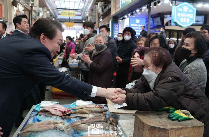 석열 대통령, 청주 전통시장 방문