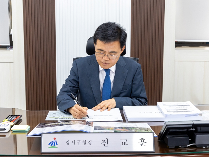 진교훈 강서구청장 1호 결재 모습