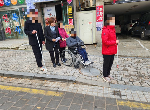 인천 서구의회 유은희·이영철 의원 “청사 주변 장애인 보행환경 문제 해결 시급”