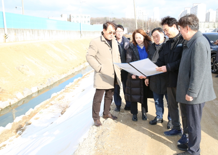 인천 서구의회환경경제위, 검단천 생태환경 개선사업 현장점검