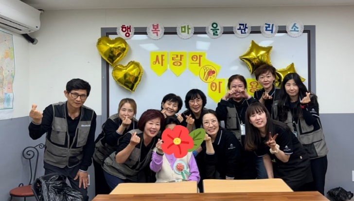 광명시 3·5·7동 행복마을관리소는 어버이날을 맞아 광명동과 철산2동에 거주하는 독거노인, 장애인 등 취약계층 어르신 12명을 대상으로 ‘찾아가는·찾아오는 미용 서비스’를 진행했다.