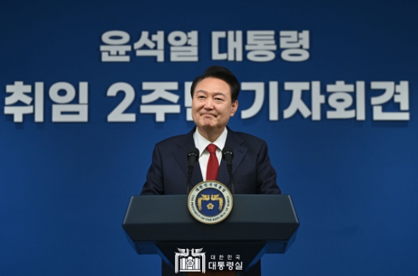 5월 9일 윤석열 대통령은 용산 대통령실에서 '윤석열정부 2년 국민보고 및 기자회견'을 가졌다.