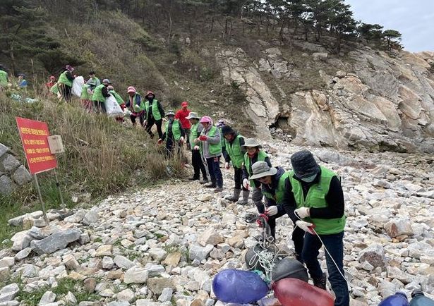 『“치워도 치워도 쌓이는 해안쓰레기 ”』옹진군 해안쓰레기 적극수거 추진