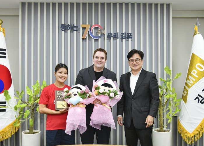 김포시장과 김혜선, 스테판 지겔 부부