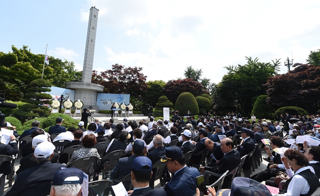 지난해 제68회 현충일 수봉공원 현충탑에서 열린 추념식