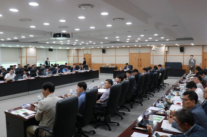 4일 해양안전 저해사범 근절을 위해 해양경찰청 장인식 수사국장(중앙) 주관 해수부 등 유관기관이 모여 회의를 개최했다.