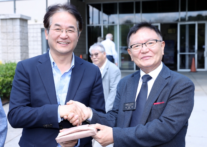 고양특례시-미국애틀란타 한인회 면담 (이동환 고양특례시장(왼쪽), 이홍기 애틀란타 한인회장(오른쪽))