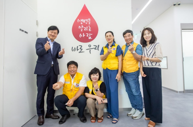 강범석 인천 서구청장 헌혈 참여 및 1호 헌혈자 격려