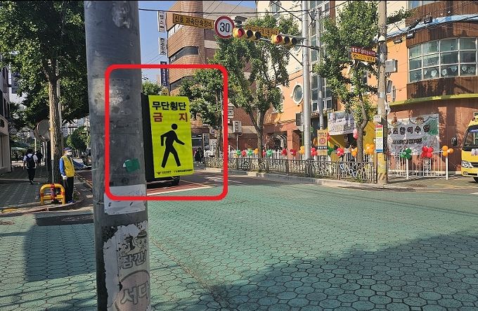 인천삼산경찰서, 보행자 안전을 위한 ‘포인트존 스티커’ 설치