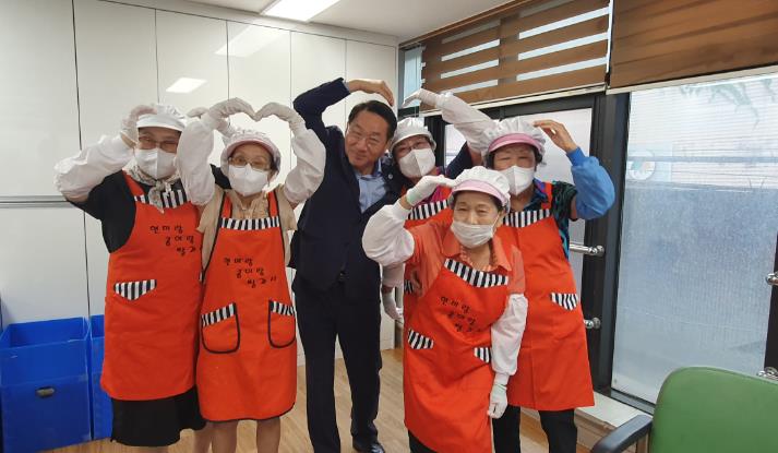 유정복 인천시장, 중구노인인력개발센터 방문‥노인 일자리 참여 어르신 격려