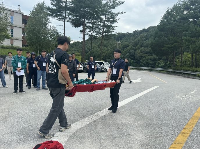 부상 직원 급조들것 활용 이송 훈련