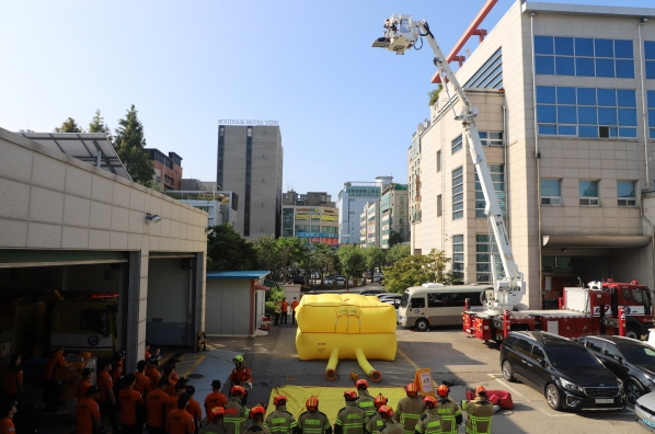 계양소방서, 인명사고 대비 공기안전매트 전개 훈련